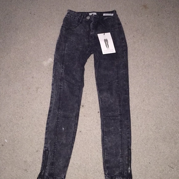 Cute acid washed moto jeans. - Picture 1 of 5